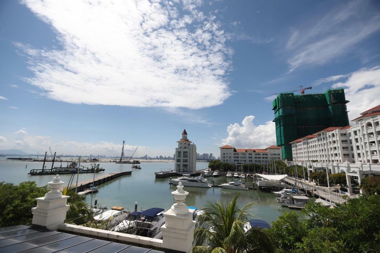 The Straits Quay Marina By Messina Clive Apartment George Town Bagian luar foto