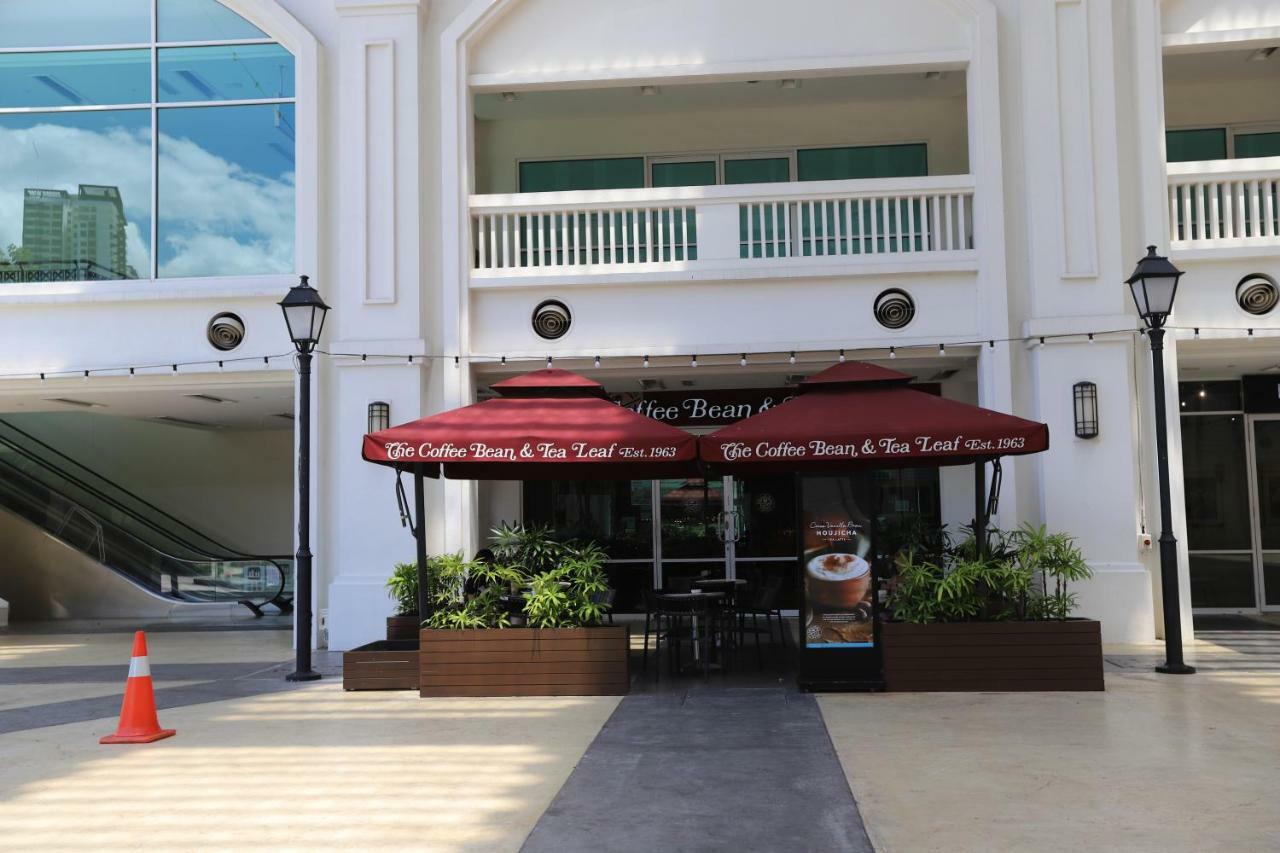 The Straits Quay Marina By Messina Clive Apartment George Town Bagian luar foto