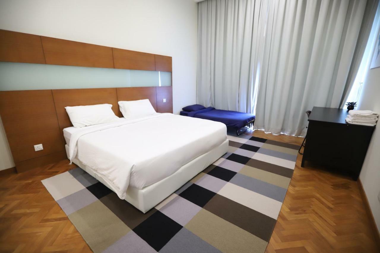 The Straits Quay Marina By Messina Clive Apartment George Town Bagian luar foto