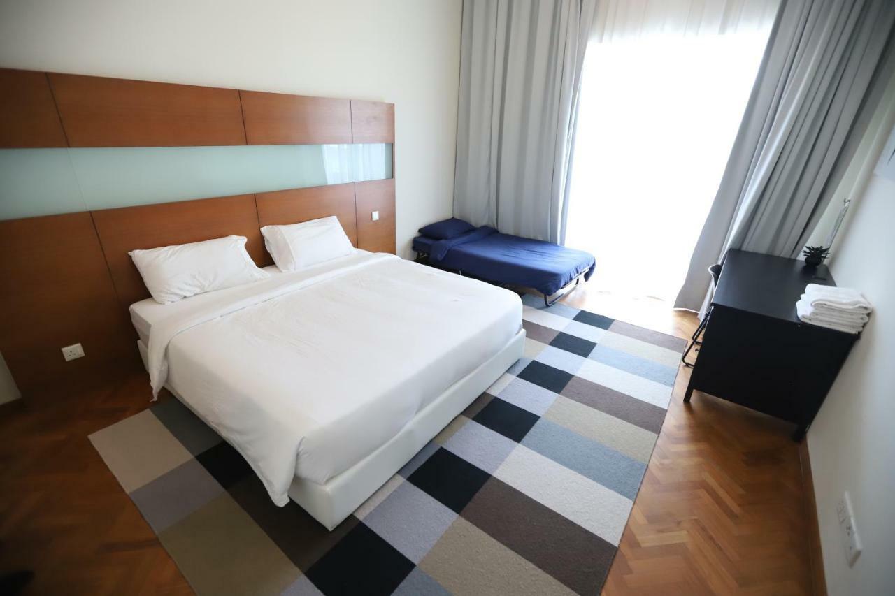 The Straits Quay Marina By Messina Clive Apartment George Town Bagian luar foto