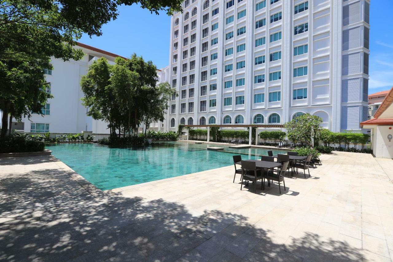 The Straits Quay Marina By Messina Clive Apartment George Town Bagian luar foto