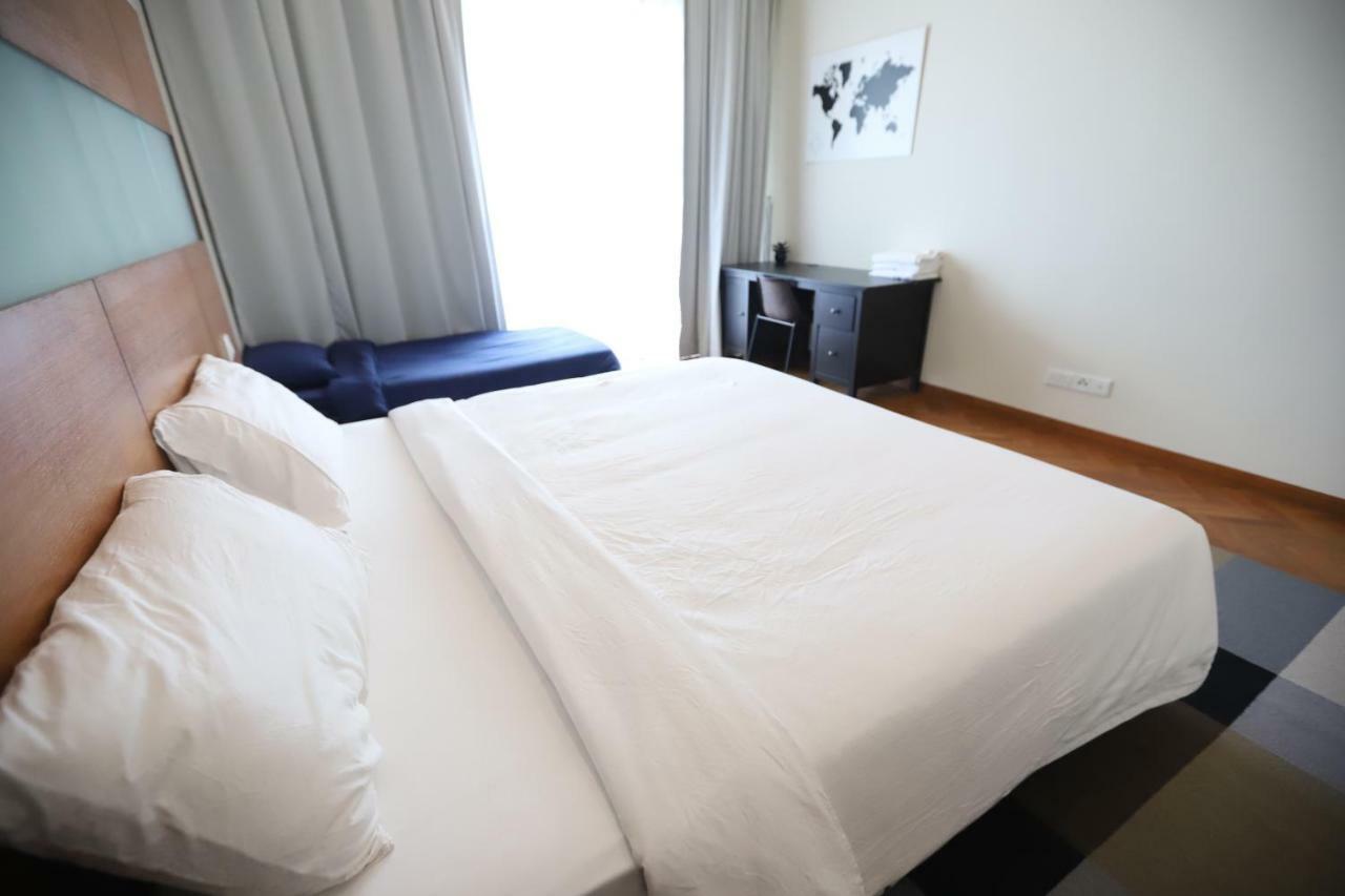 The Straits Quay Marina By Messina Clive Apartment George Town Bagian luar foto