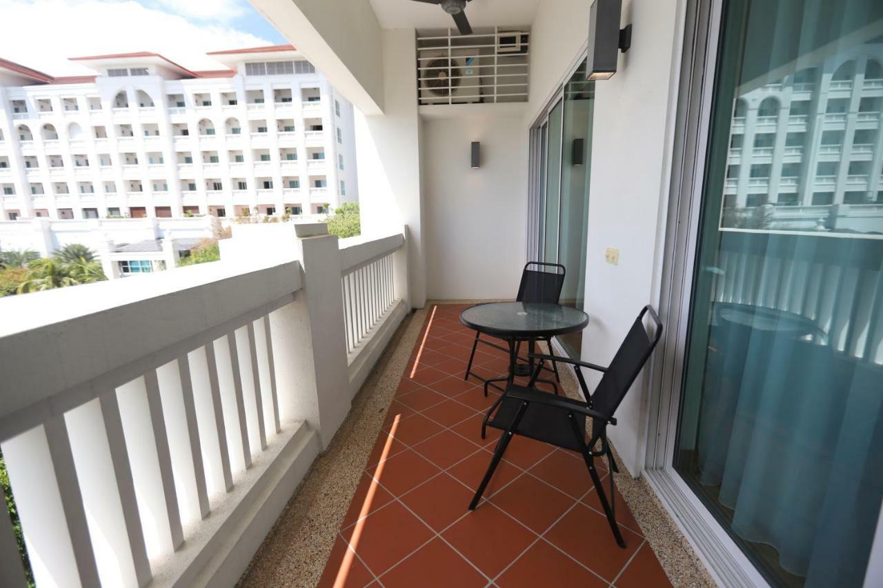 The Straits Quay Marina By Messina Clive Apartment George Town Bagian luar foto
