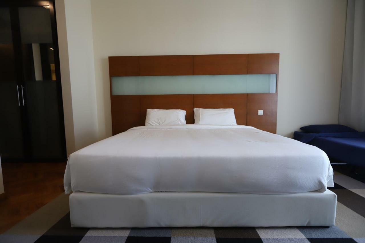 The Straits Quay Marina By Messina Clive Apartment George Town Bagian luar foto