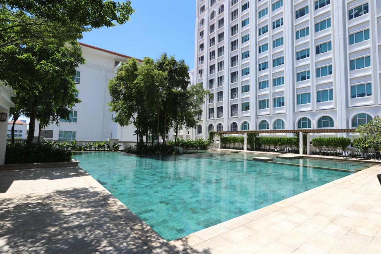 The Straits Quay Marina By Messina Clive Apartment George Town Bagian luar foto