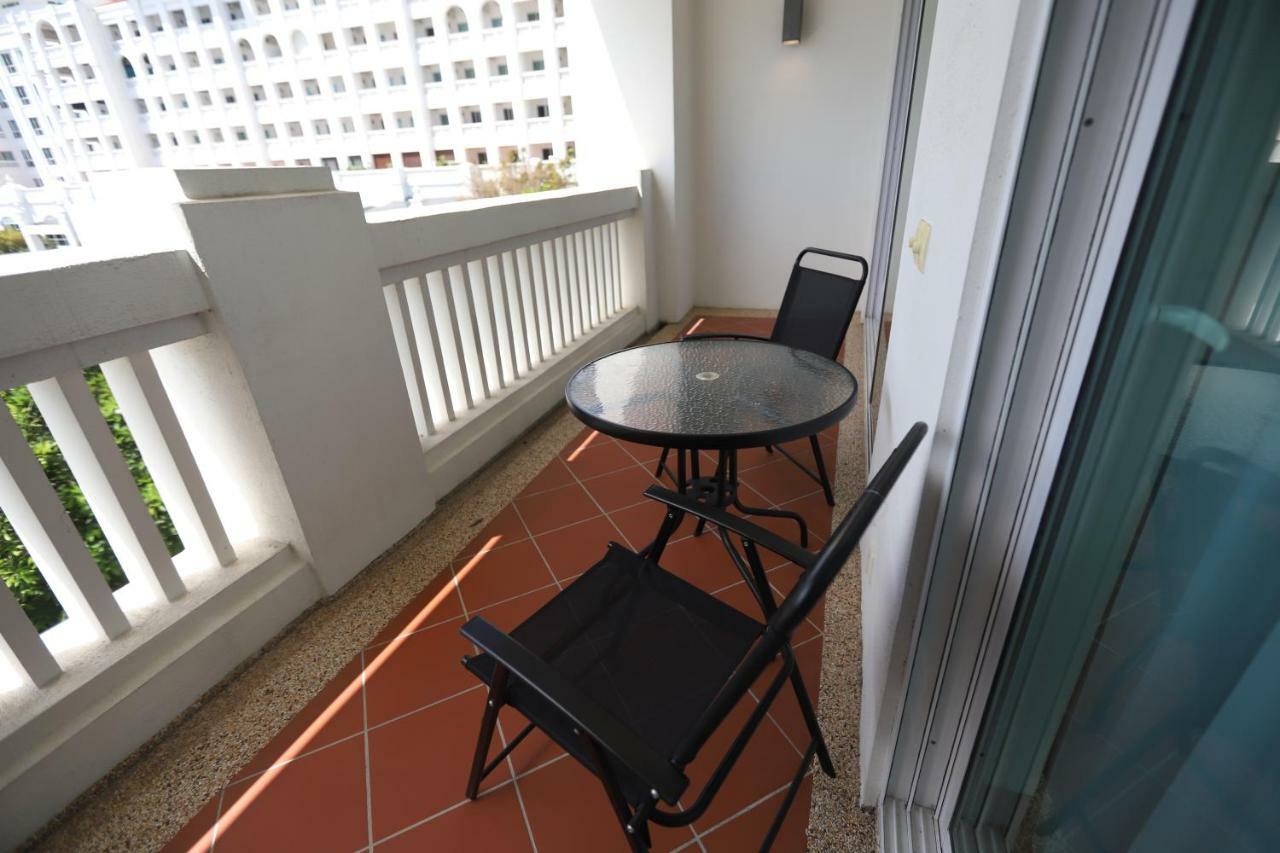 The Straits Quay Marina By Messina Clive Apartment George Town Bagian luar foto