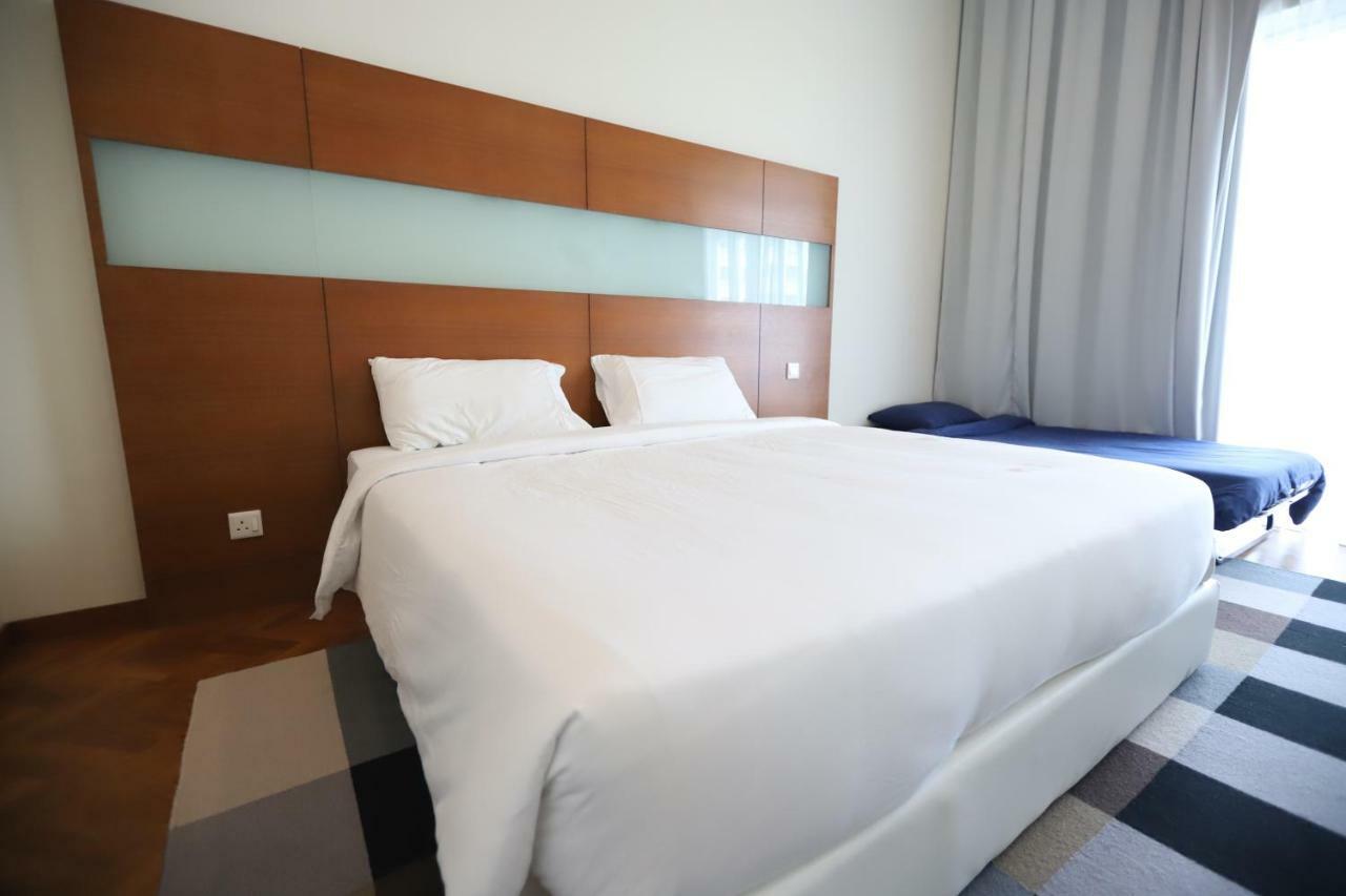 The Straits Quay Marina By Messina Clive Apartment George Town Bagian luar foto
