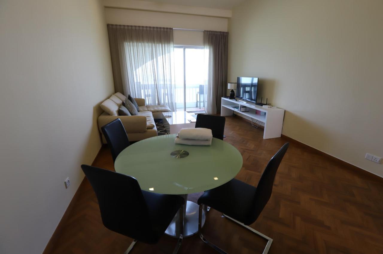 The Straits Quay Marina By Messina Clive Apartment George Town Bagian luar foto
