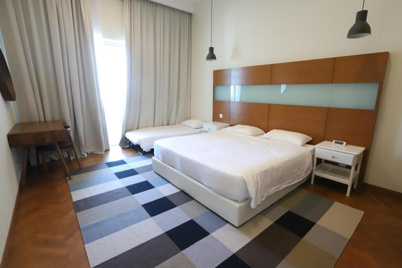 The Straits Quay Marina By Messina Clive Apartment George Town Bagian luar foto