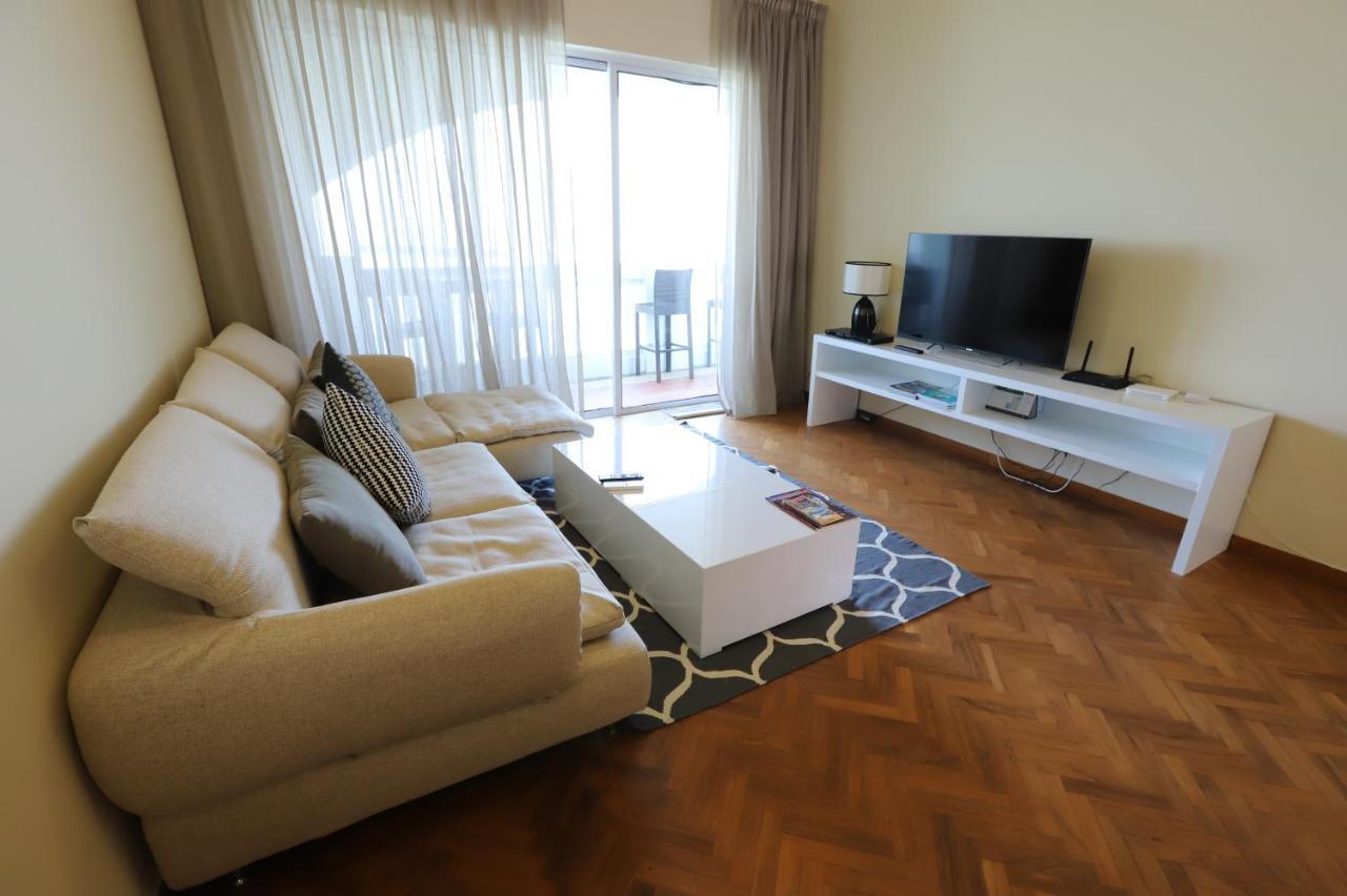 The Straits Quay Marina By Messina Clive Apartment George Town Bagian luar foto