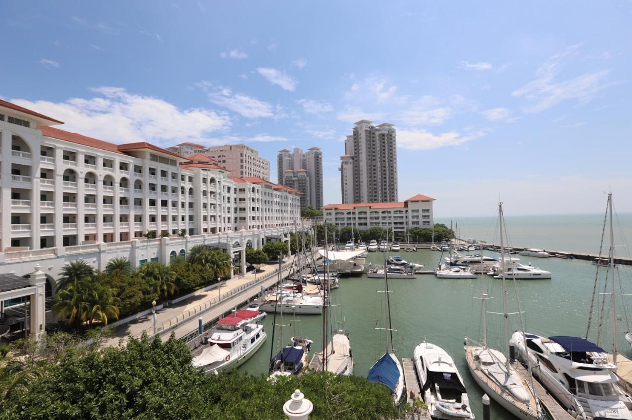 The Straits Quay Marina By Messina Clive Apartment George Town Bagian luar foto