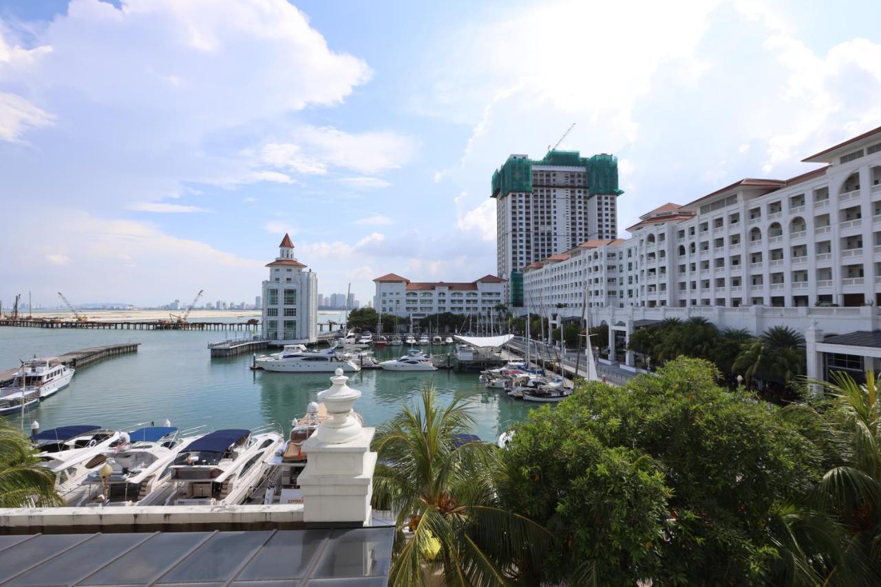 The Straits Quay Marina By Messina Clive Apartment George Town Bagian luar foto