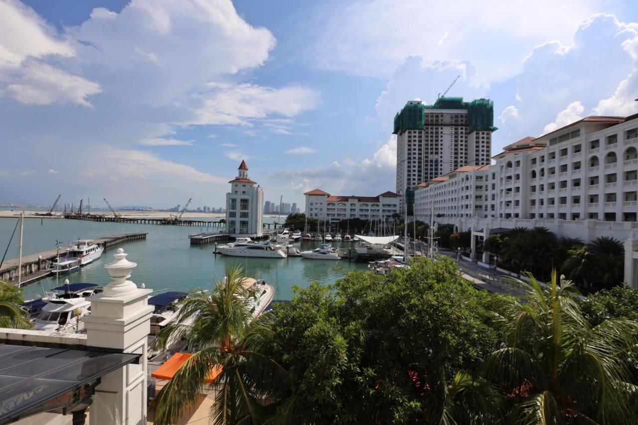 The Straits Quay Marina By Messina Clive Apartment George Town Bagian luar foto